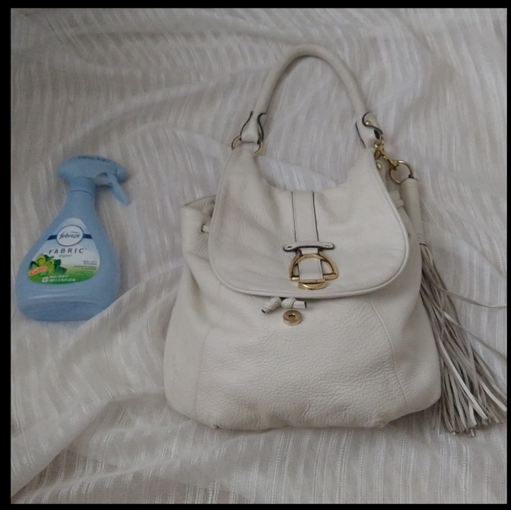 Chic White Leather Hobo Bag with Gold Accents - Picture 15 of 15